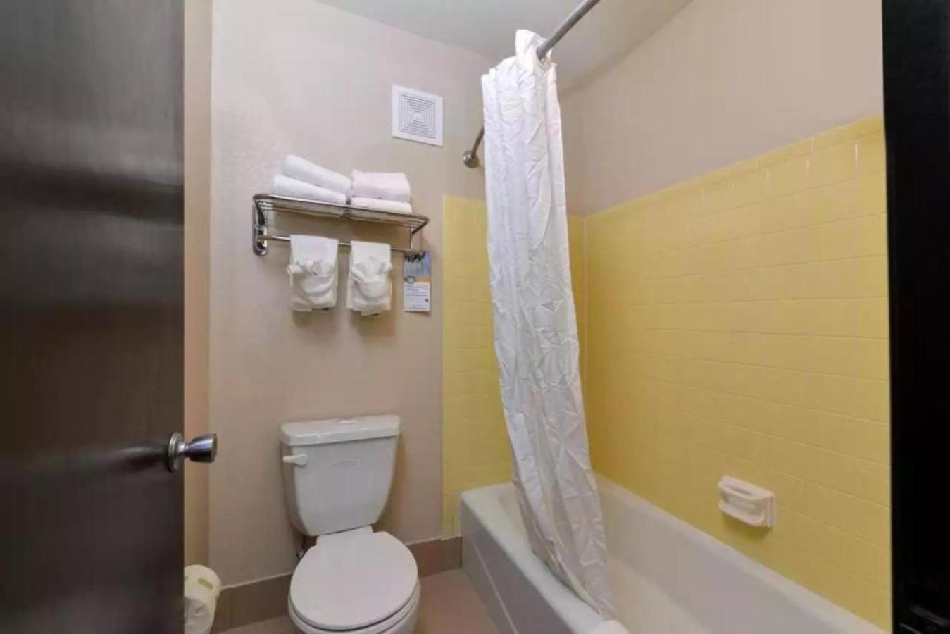 Quality Inn Епълтън Екстериор снимка