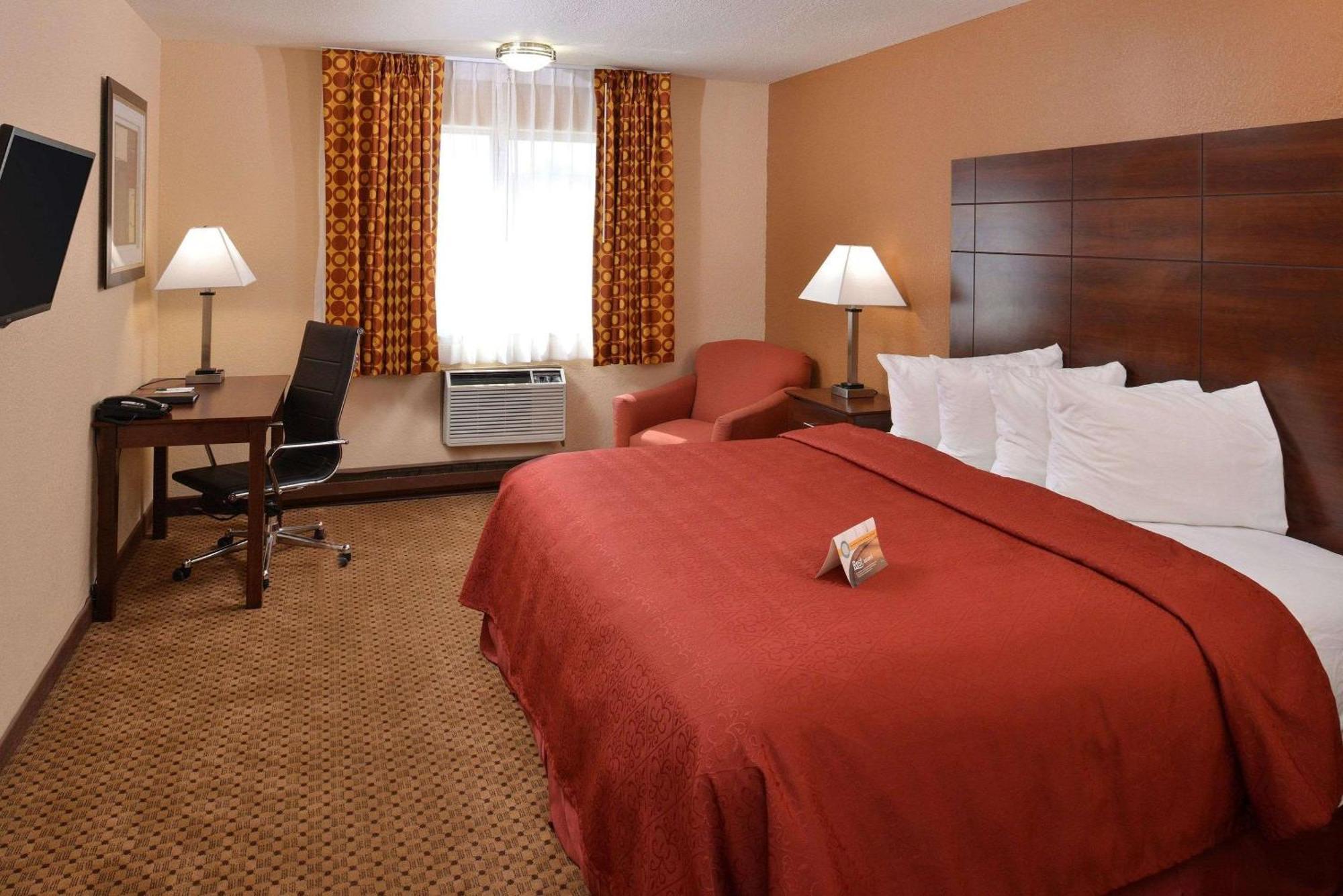 Quality Inn Епълтън Екстериор снимка