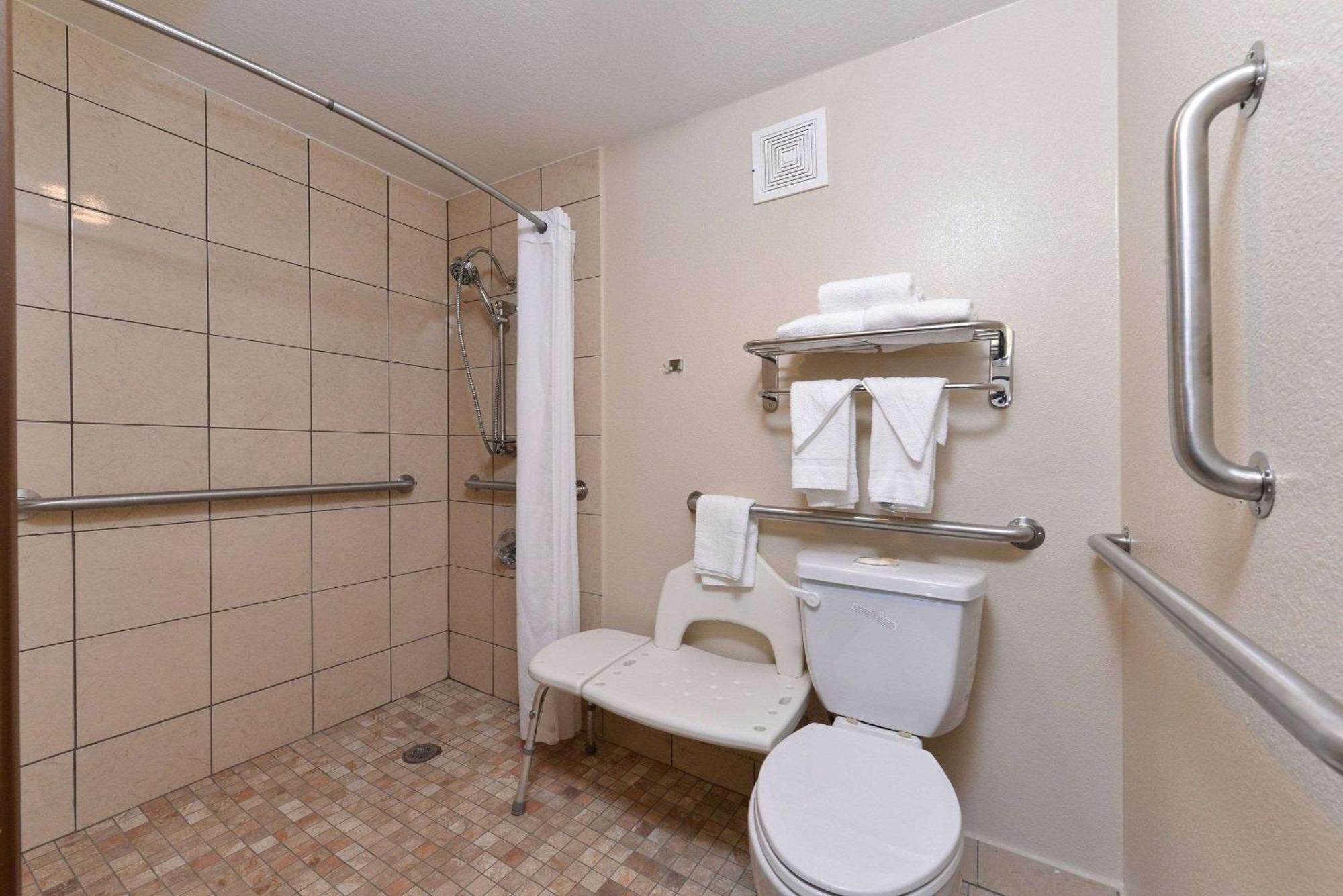Quality Inn Епълтън Екстериор снимка
