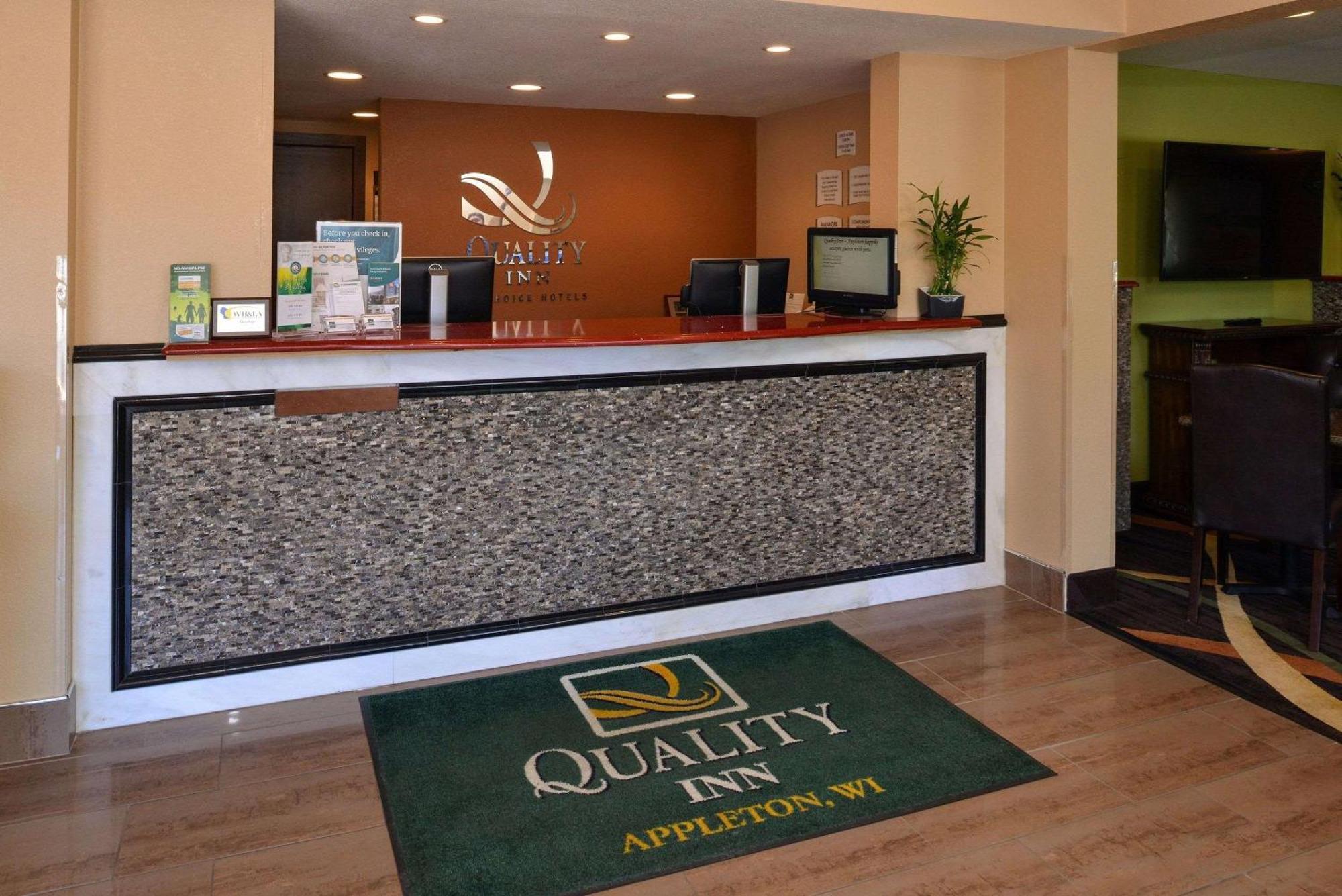 Quality Inn Епълтън Екстериор снимка